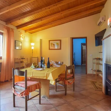 Cozy In With Kitchen Santa Lucia del Mela